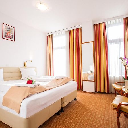 Hotel Dana 2 Satu Mare Exterior foto